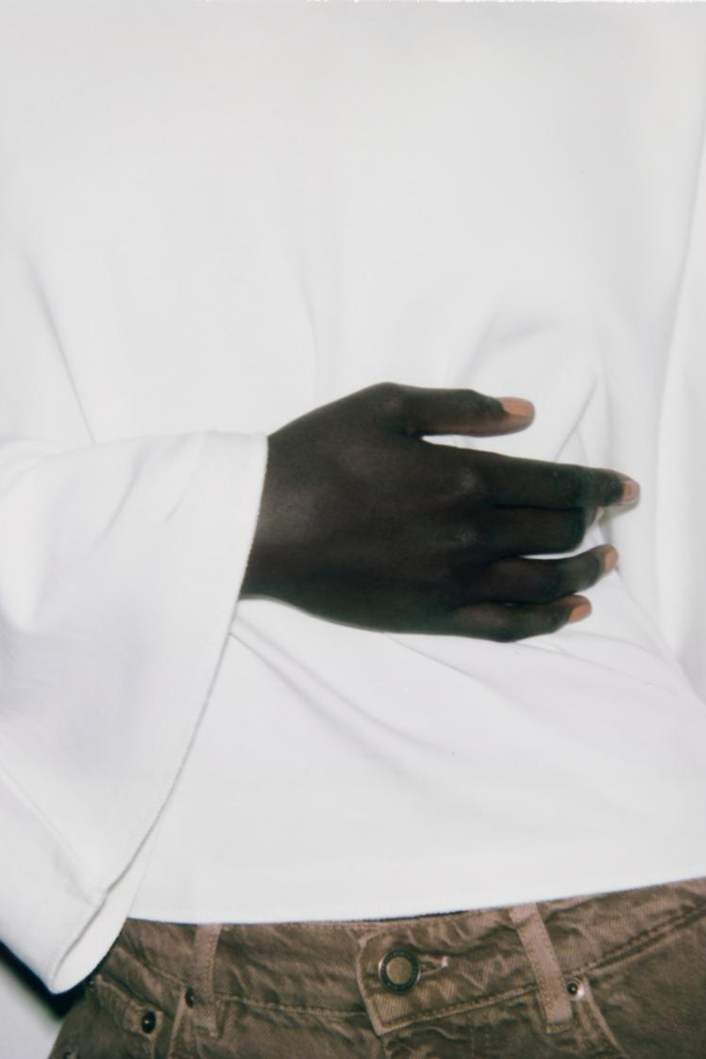 ZARA ФУТБОЛКА С РУКАВАМИ-КРЫЛЫШКАМИ, ЦВЕТ СЛИВОЧНОГО МАСЛА