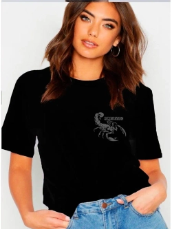 Футболка со скорпионом на груди