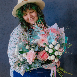 149. Свежий нежный букет с ароматными пионовидными розами