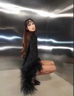 Платье из пайеток с перьями, Черный