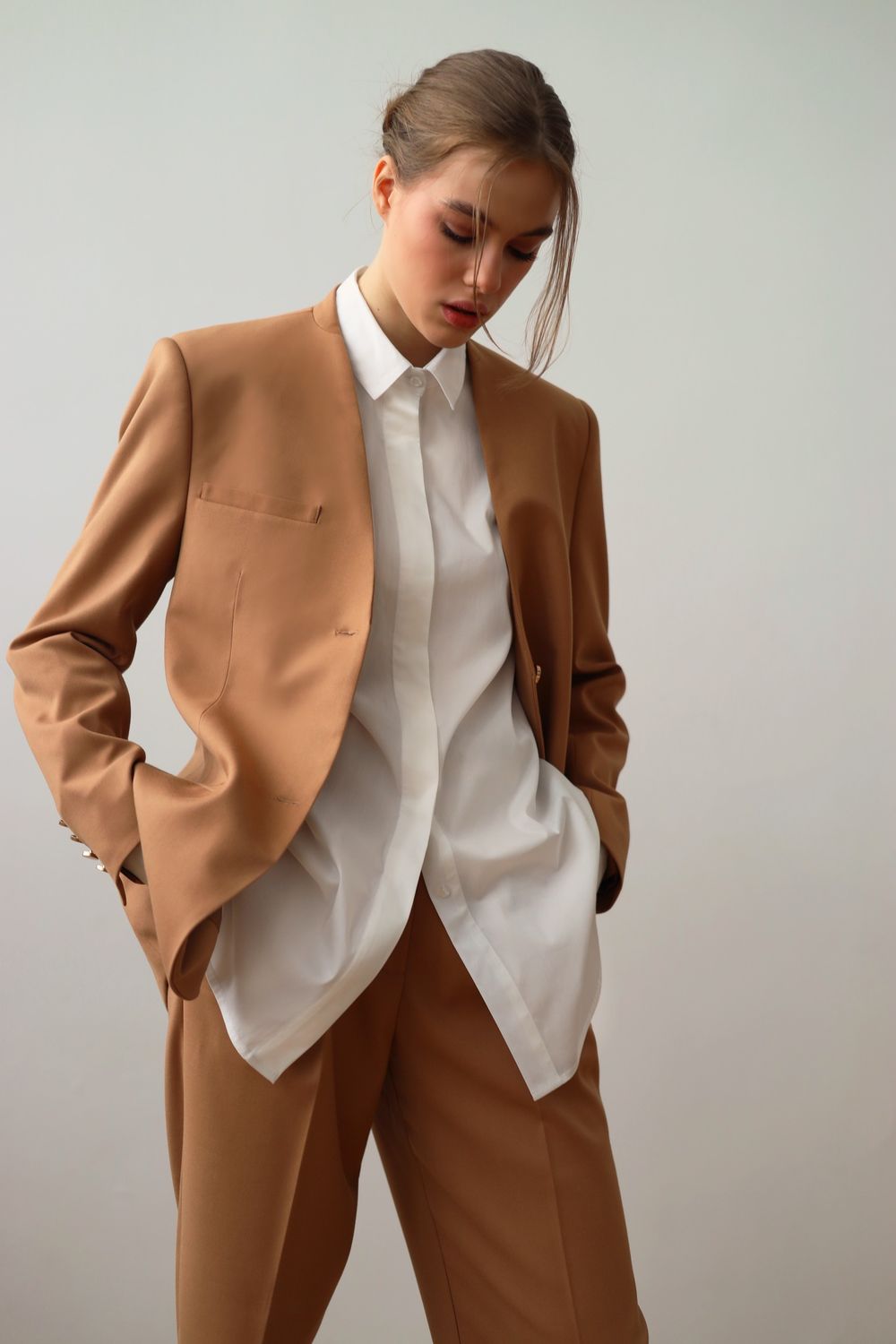 Пиджак без лацканов бежевый