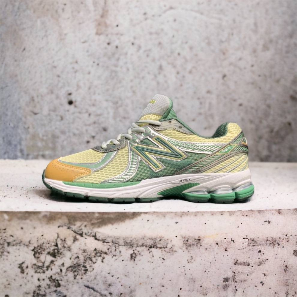 New Balance 860v2 • Green