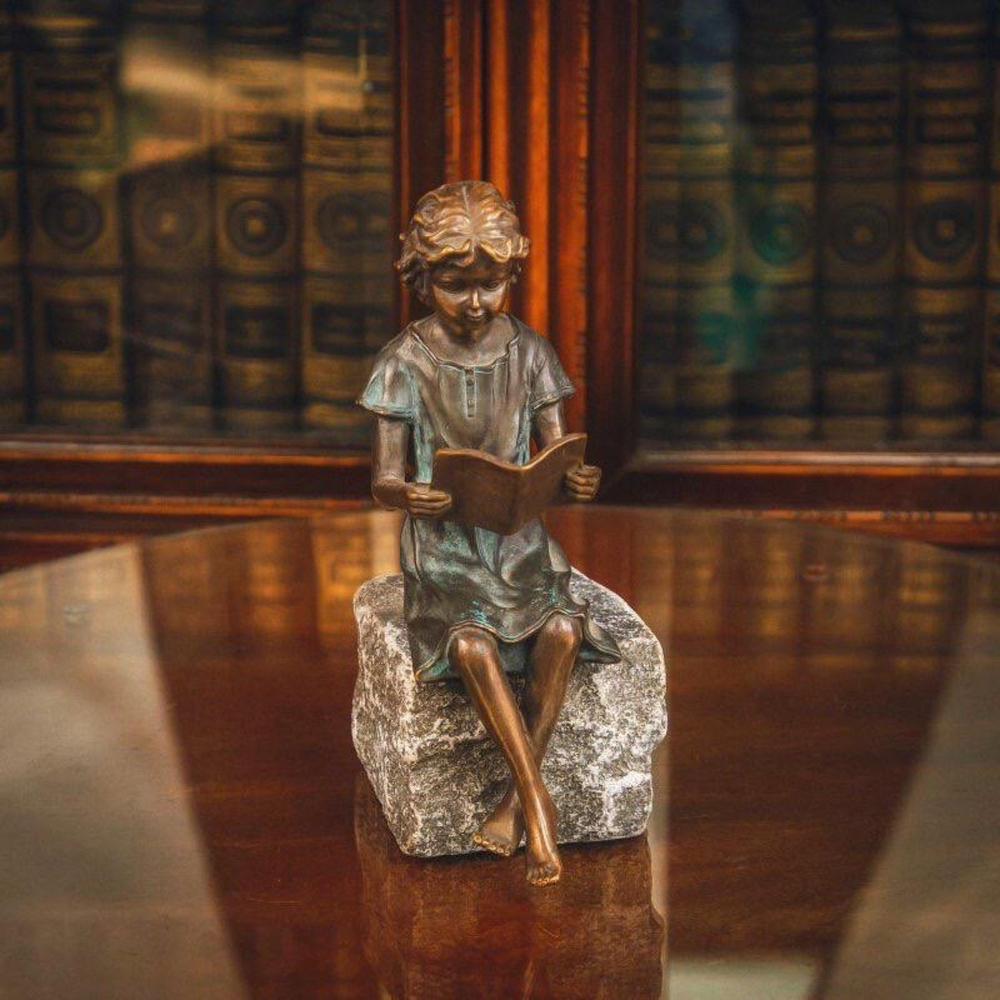Винтаж: Бронзовая скульптура «Девочка,читающая книгу»