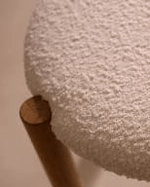 Nebai Стул из белой ткани букле и массива дуба с натуральной отделкой