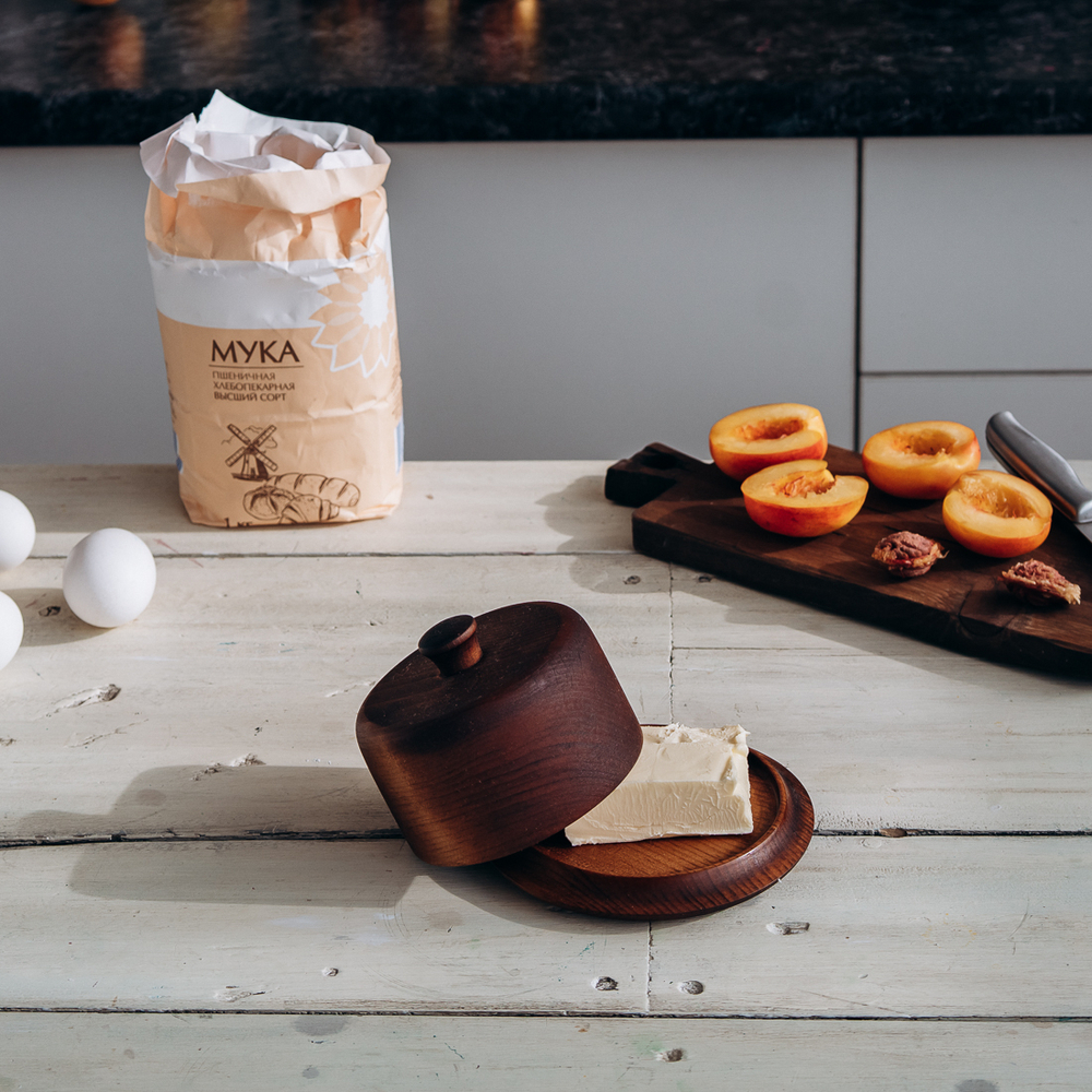 Масленка из дерева Сибирский Кедр для сливочного масла. MS3