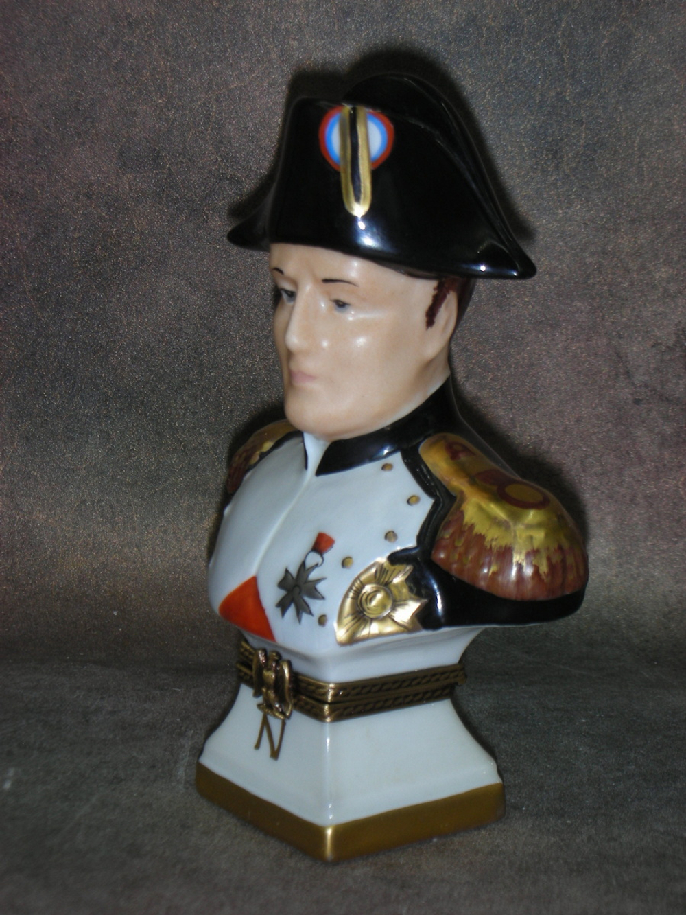 Статуэтка. Фарфор. Наполеон Бонапарт шкатулка. Limoges. Франция