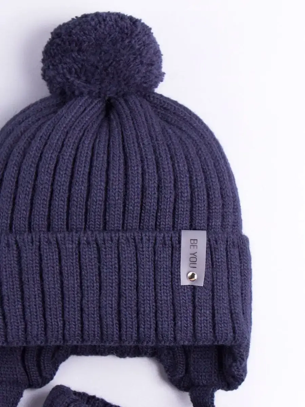 Шапка осенняя детская на завязках и снуд