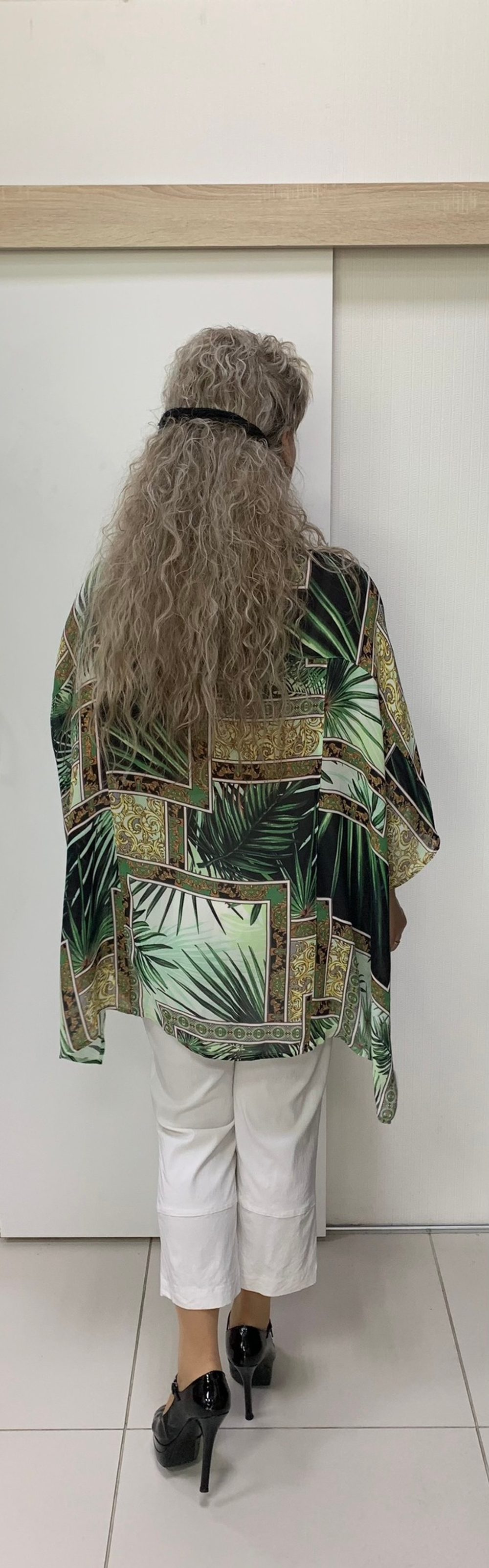 Воздушная туника-пончо оригинальной расцветки