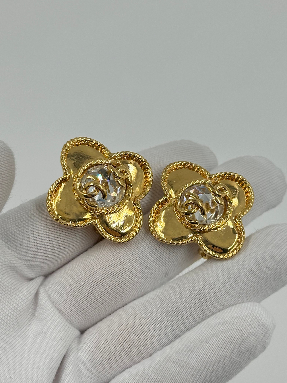 Клипсы Chanel с кристаллами