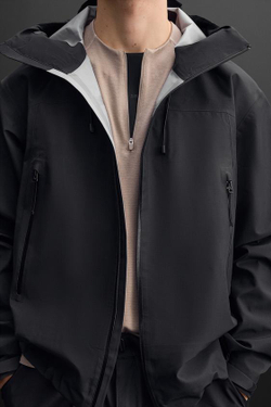 ZARA НЕПРОМОКАЕМАЯ КУРТКА ИЗ ВЫСОКОТЕХНОЛОГИЧНОЙ ТКАНИ, ЧЕРНЫЙ