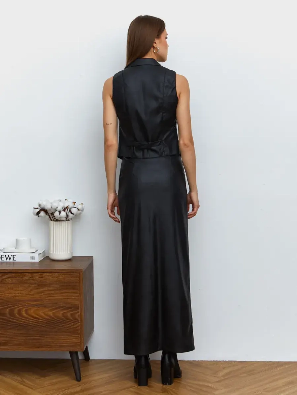 Жилет кожаный офисный