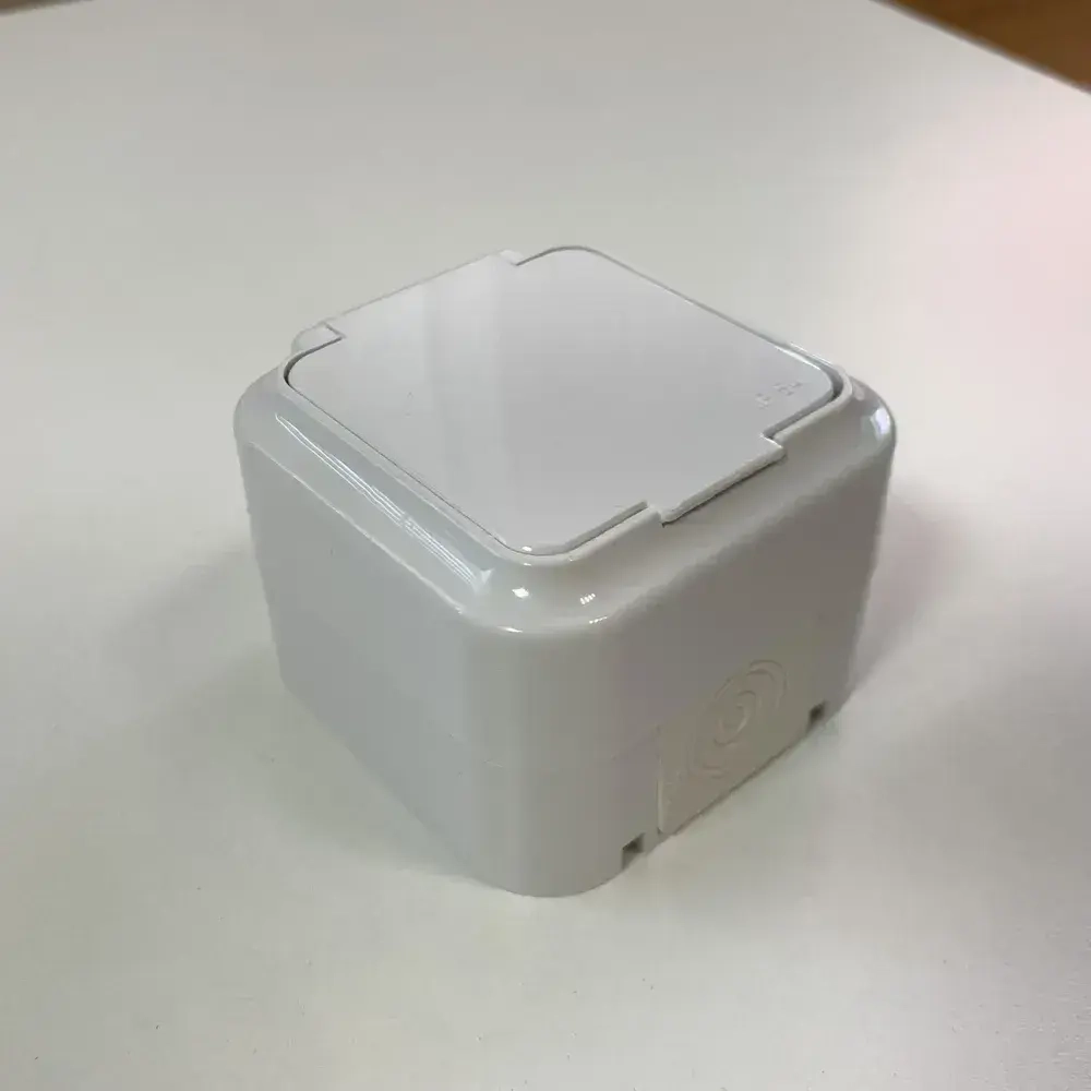 Розетка одноместная, уличная, влагозащищенная, открытой установки 16А, IP54 с заземлением, серия ПР, с крышкой