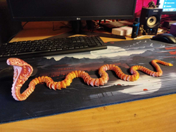 Подвижная королевская Кобра большая 90см