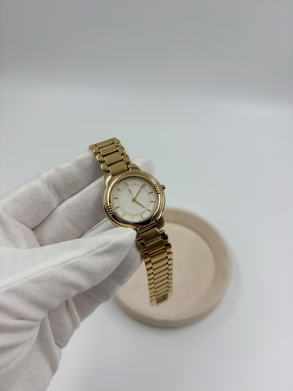Часы Yves Saint Laurent
