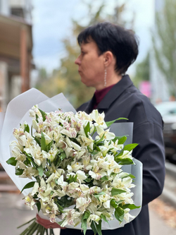 Букет белых альстромерий 17 штук