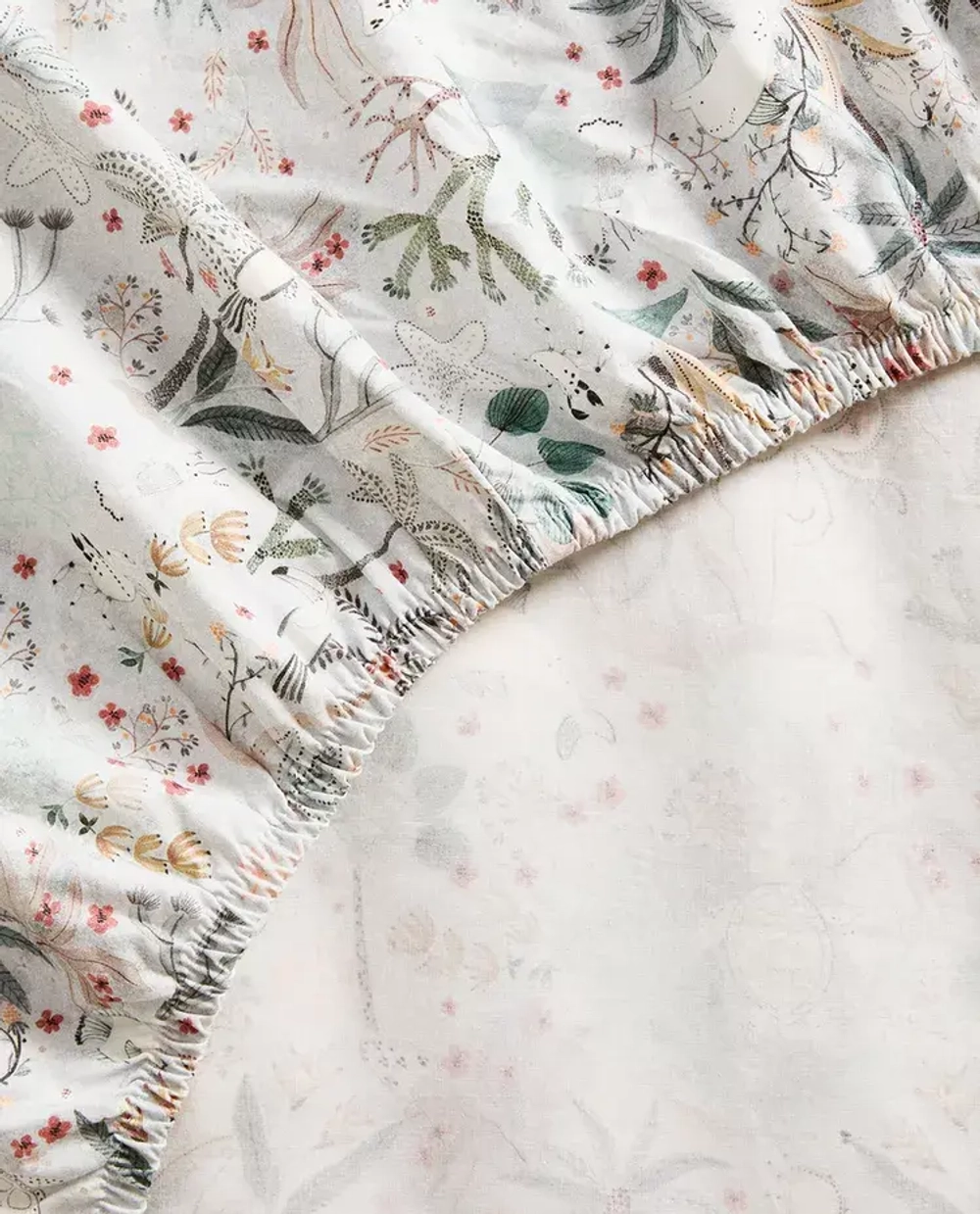 ZARA HOME ДЕТСКАЯ ПРОСТЫНЯ НА РЕЗИНКЕ С ПРИНТОМ, РАЗНОЦВЕТНЫЙ