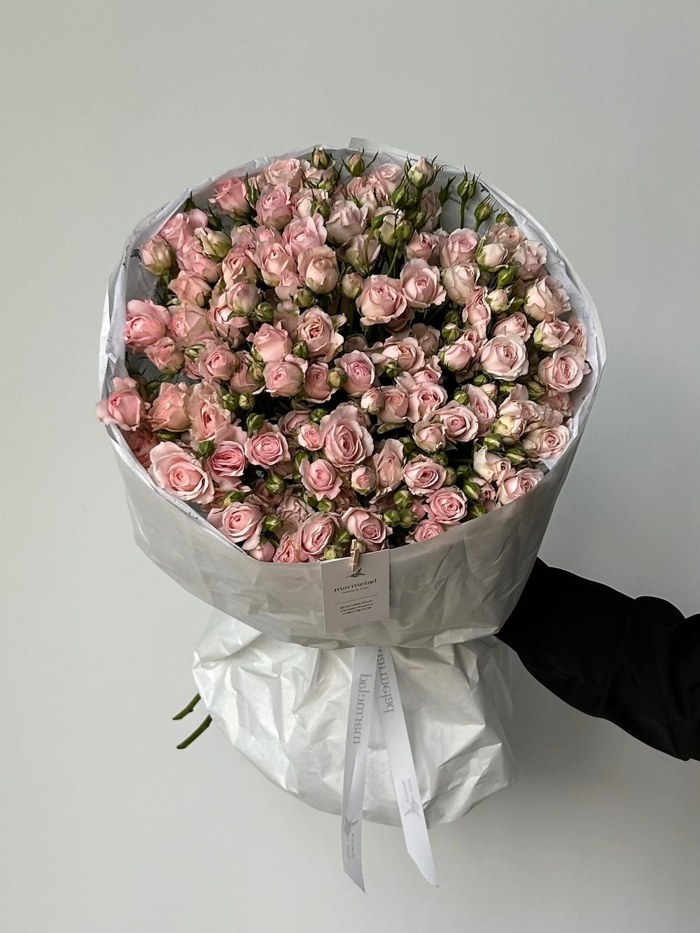 Букет моно из кустовых роз 25 шт в нежно-розовом оттенке