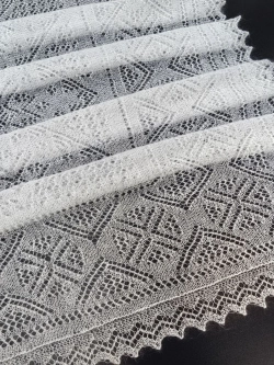 Оренбургский пуховый палантин А16070-01 белый отбеленный