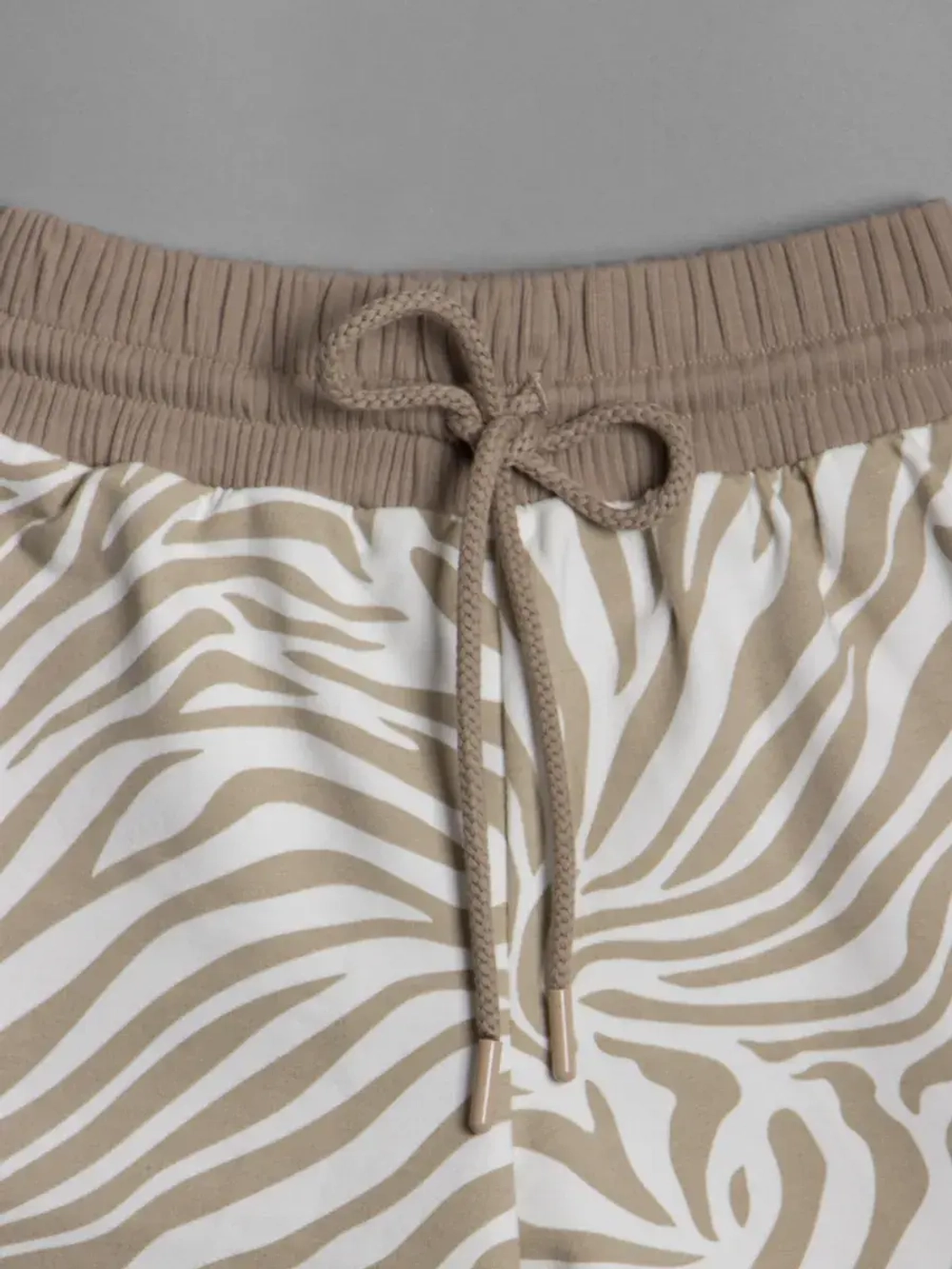 Костюм для девочки спортивный с шортами