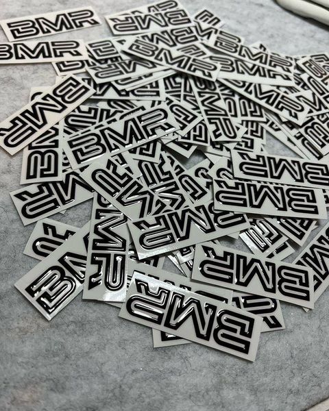 UV-DTF печать: что это такое и зачем брендам в мерче