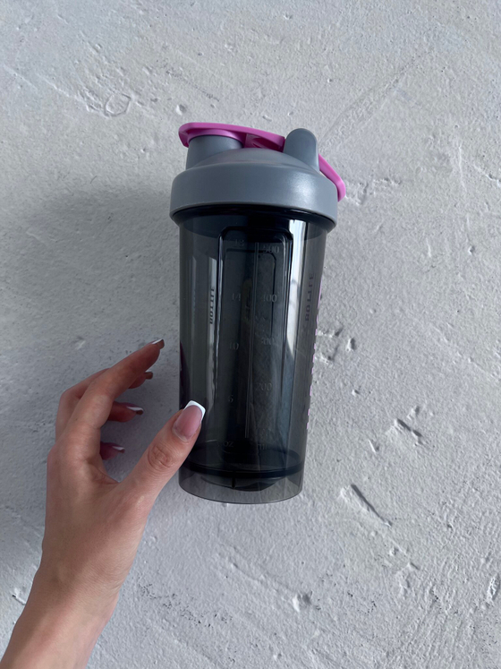 Шейкер 0,5 л HAWK (черно-розовый)