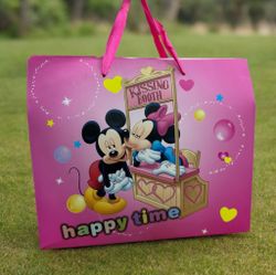 Подарочные коробки с ручками