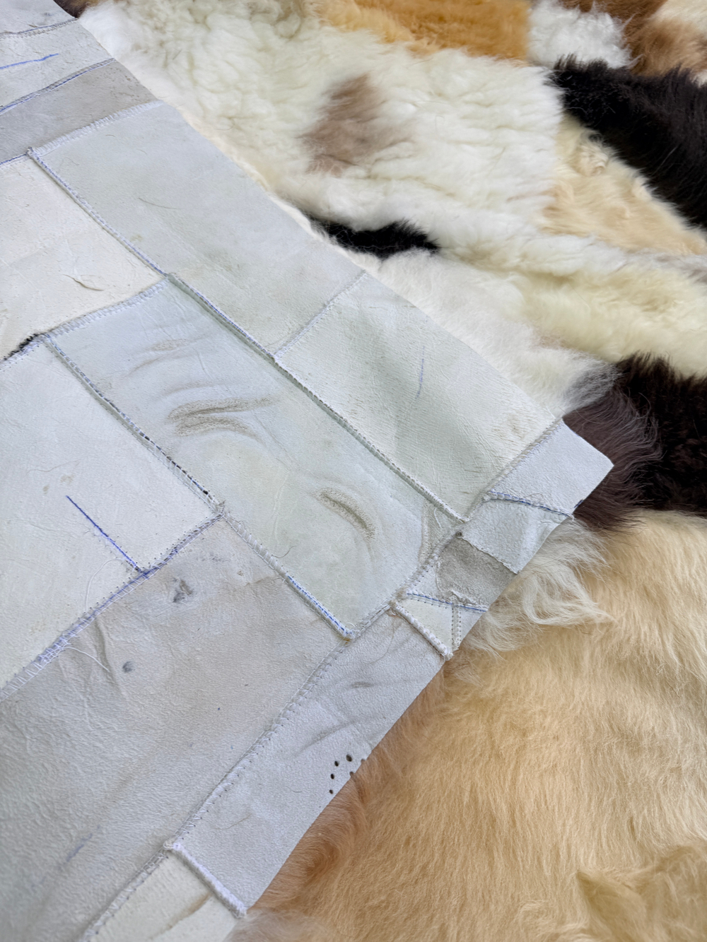 Меховой коврик накидка на кресло из овчины