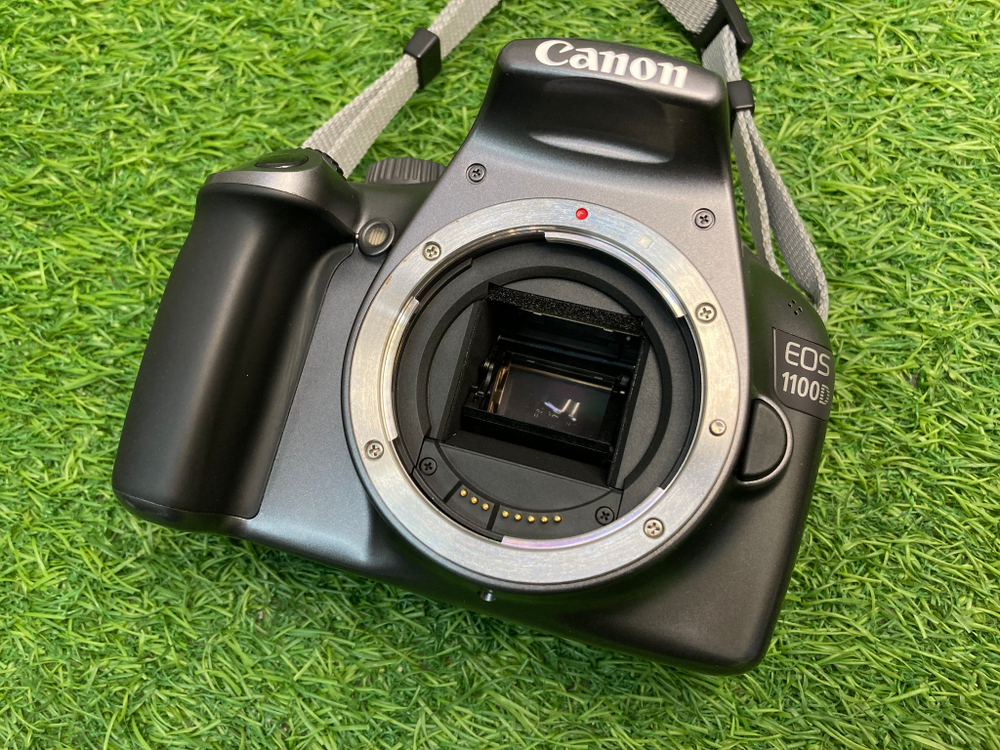Canon 1100D kit 18-55mm IS ll 12.800 кадров