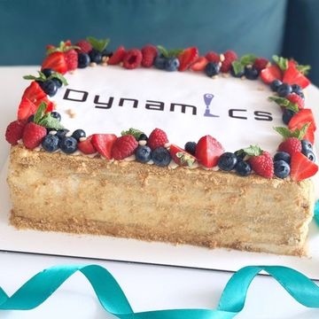 Торт Медовик с логотипом/фото и ягодами