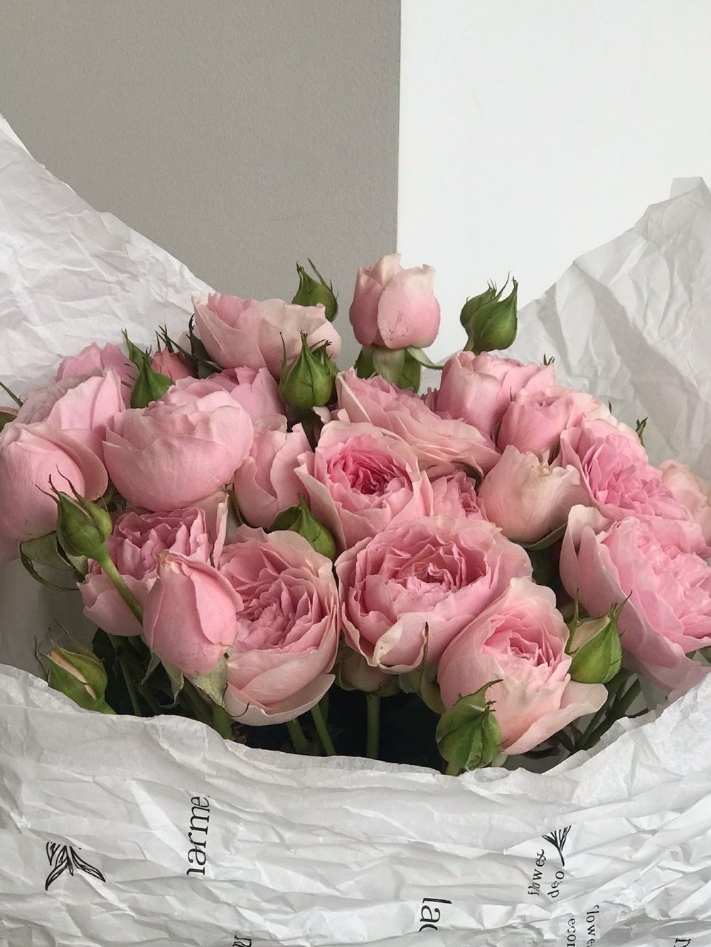 Букет из кустовой пионовидной розы