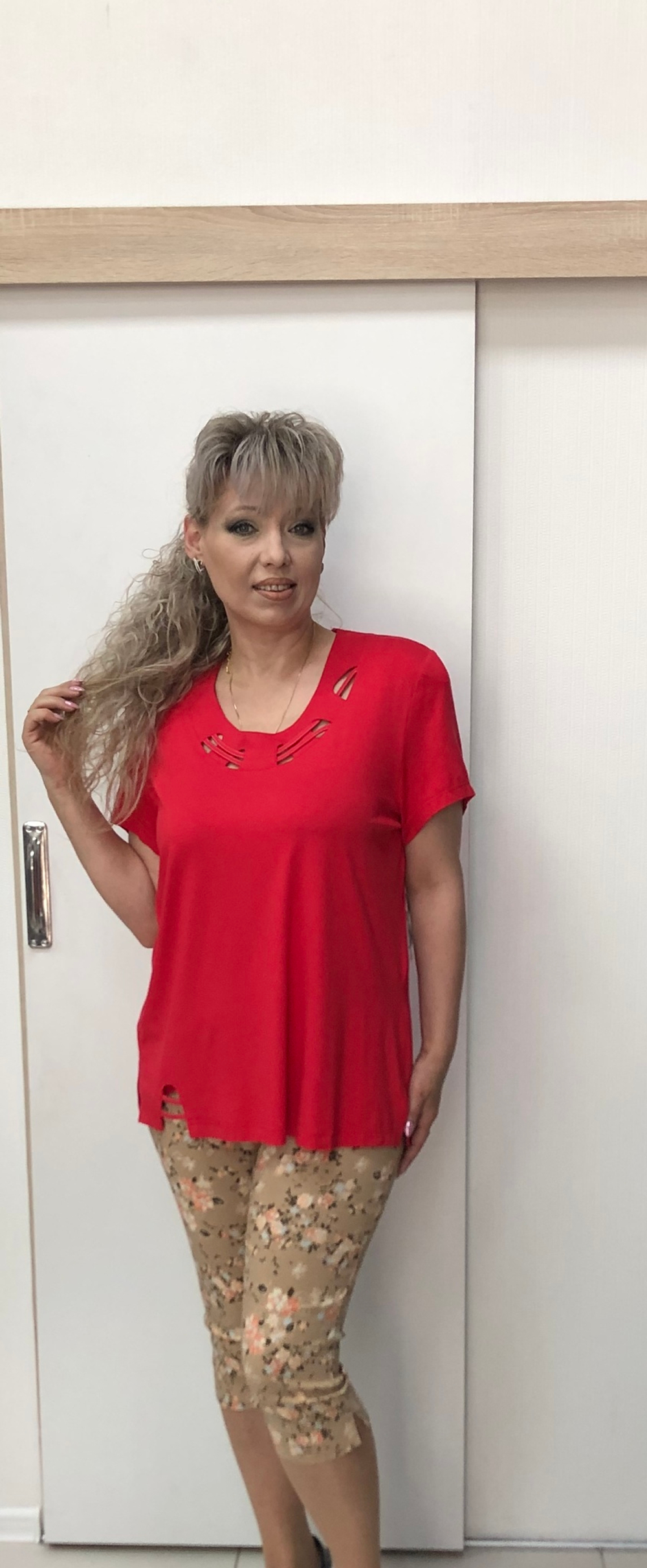 Однотонный трикотажный блузон красного цвета