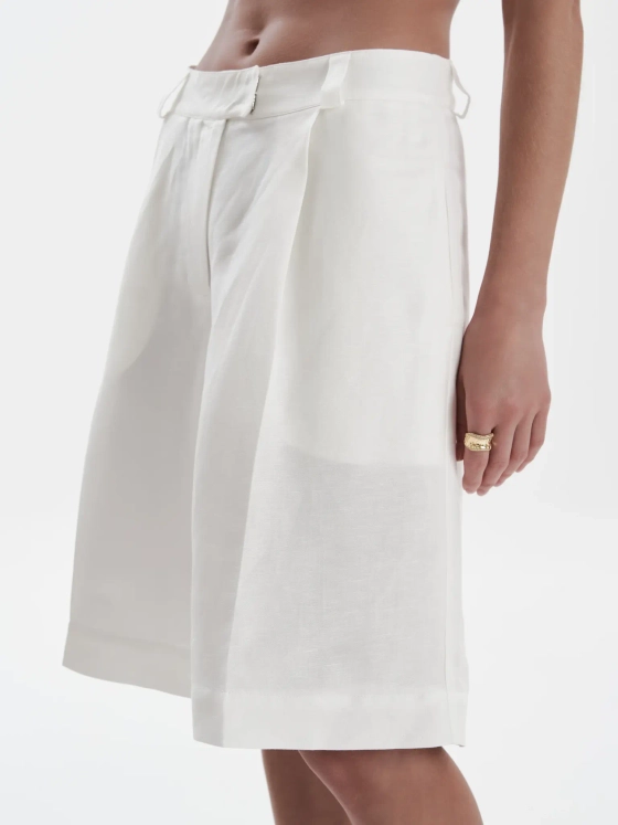 Бермуды из белого льна