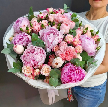 Авторский букет с пионами