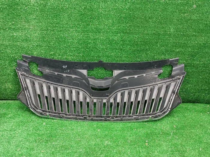 Решетка радиатора Skoda Rapid 1 (2012-2020)