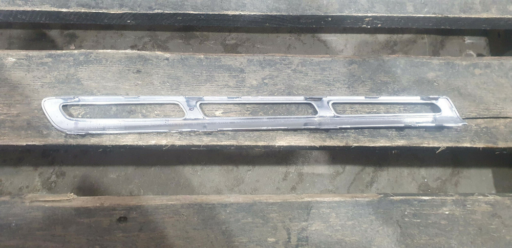 Молдинг решетки радиатора Mercedes GL GLS (X166) 15-19 Б/У Оригинал A1668881785