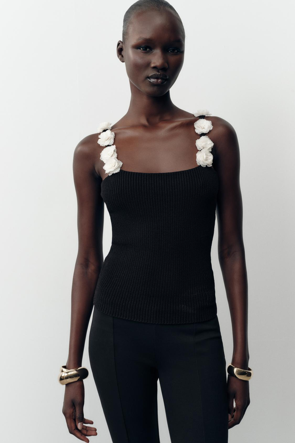 ZARA ТРИКОТАЖНЫЙ ТОП С ЦВЕТАМИ, ЧЕРНЫЙ