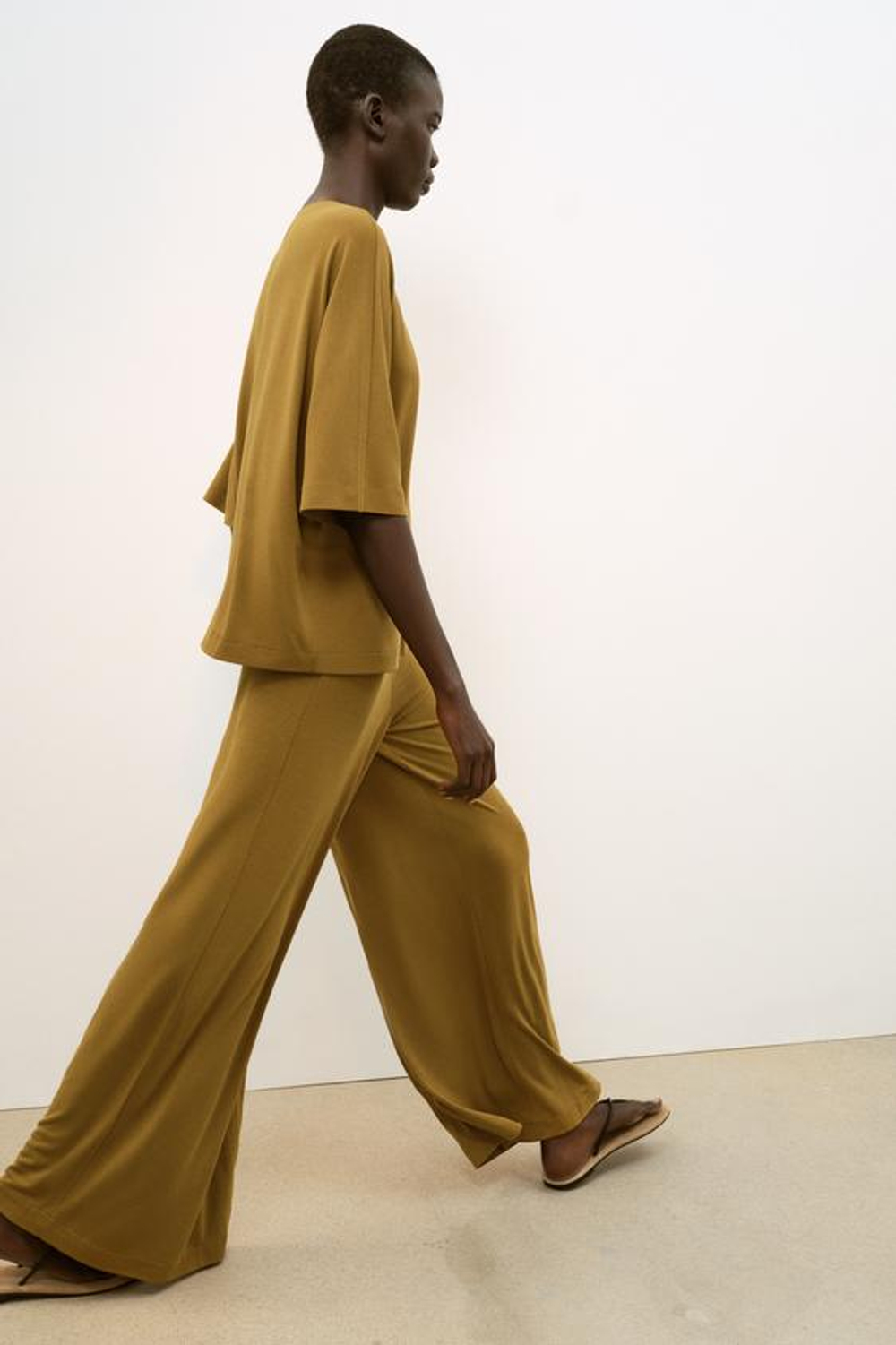 ZARA СТРУЯЩИЕСЯ БРЮКИ-ПАЛАЦЦО, ОХРА