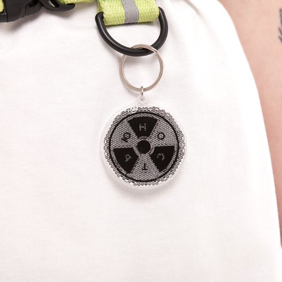 Брелок-катафот ЮНОСТЬ Радиация Оранжевый