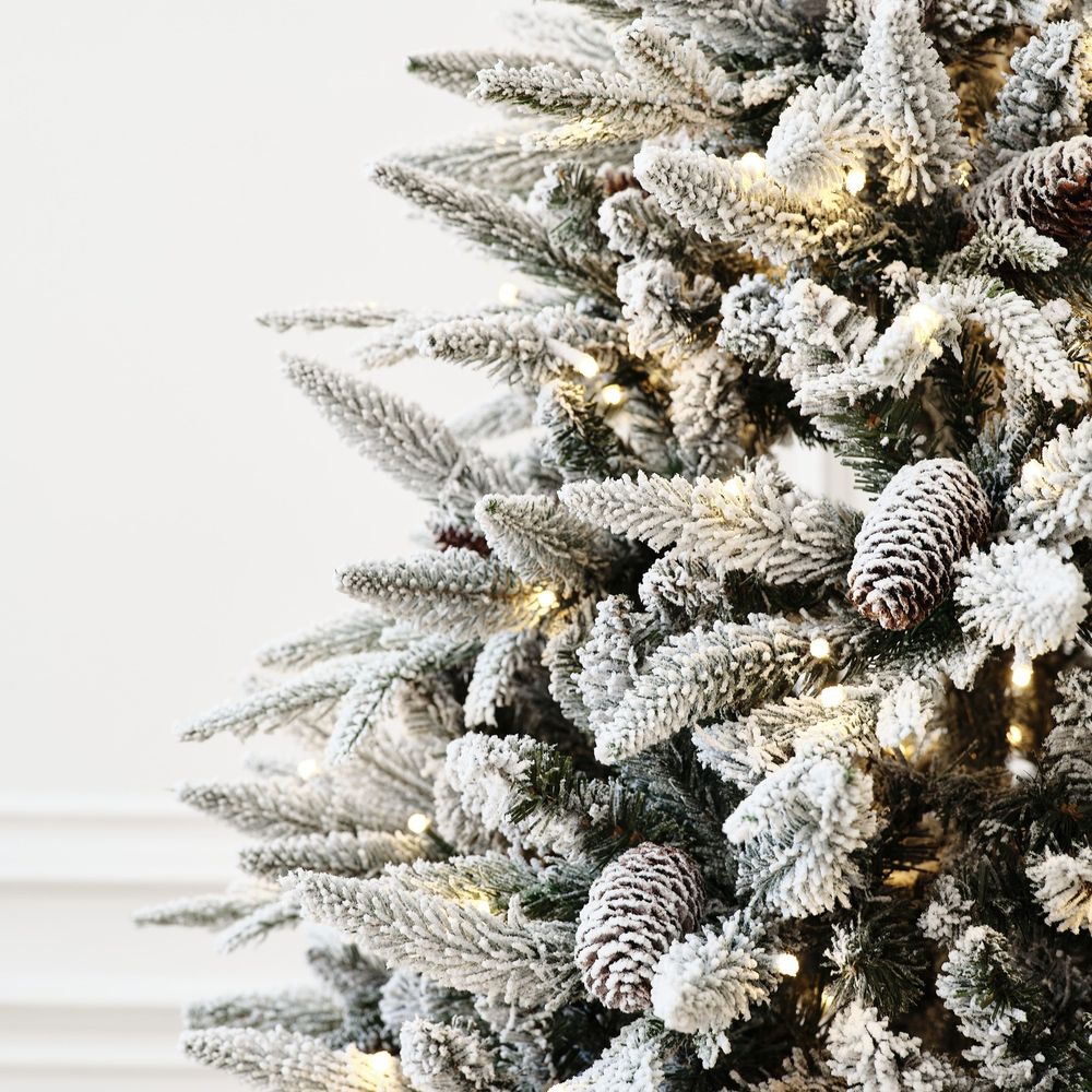 Заснеженная елка с гирляндой встроенной «ile Grande» (Литая+пвх) 210 см / 2,1 м