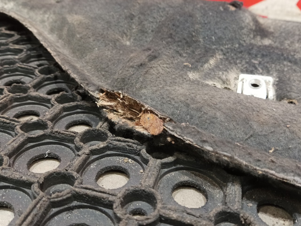 Шумоизоляция двигателя правая 2020г