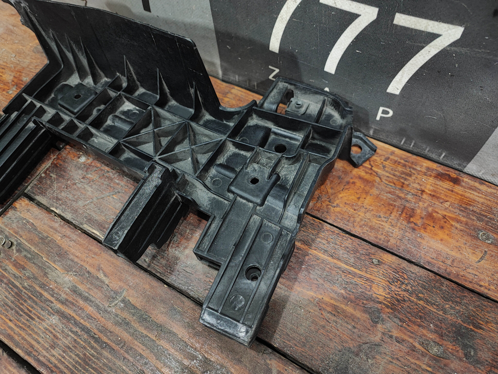 Кронштейн решетки радиатора левый Haval Jolion 24-нв Б/У Оригинал 5509102XST13A