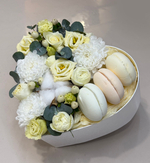 Цветы в коробке «Рафаэлка»