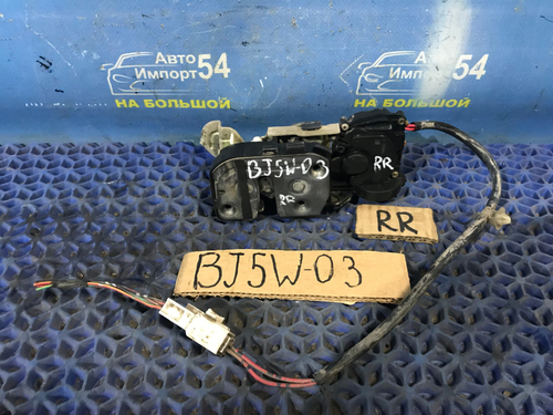 Замок двери задней правой MAZDA FAMILIA 2001