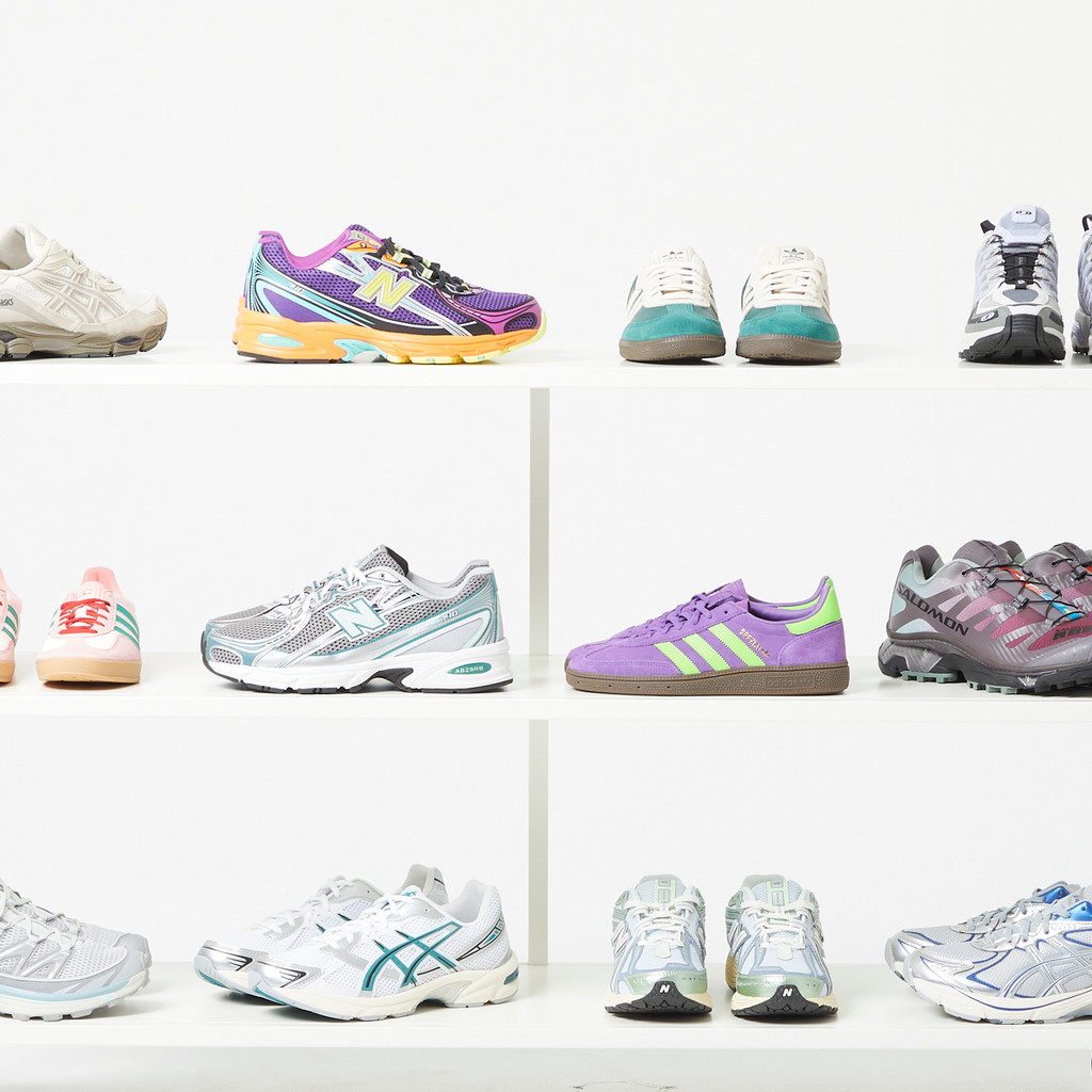 SNEAKERS