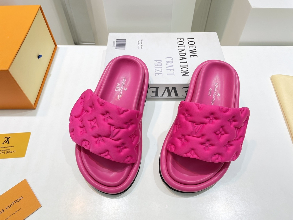 Louis Vuitton Pool Pillow Comfort Mule