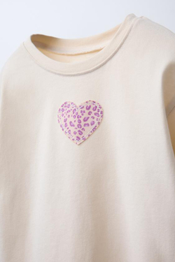 ZARA ФУТБОЛКА С НАШИВКОЙ С АНИМАЛИСТИЧЕСКИМ ПРИНТОМ, ЖЕЛТОВАТО-БЕЛЫЙ