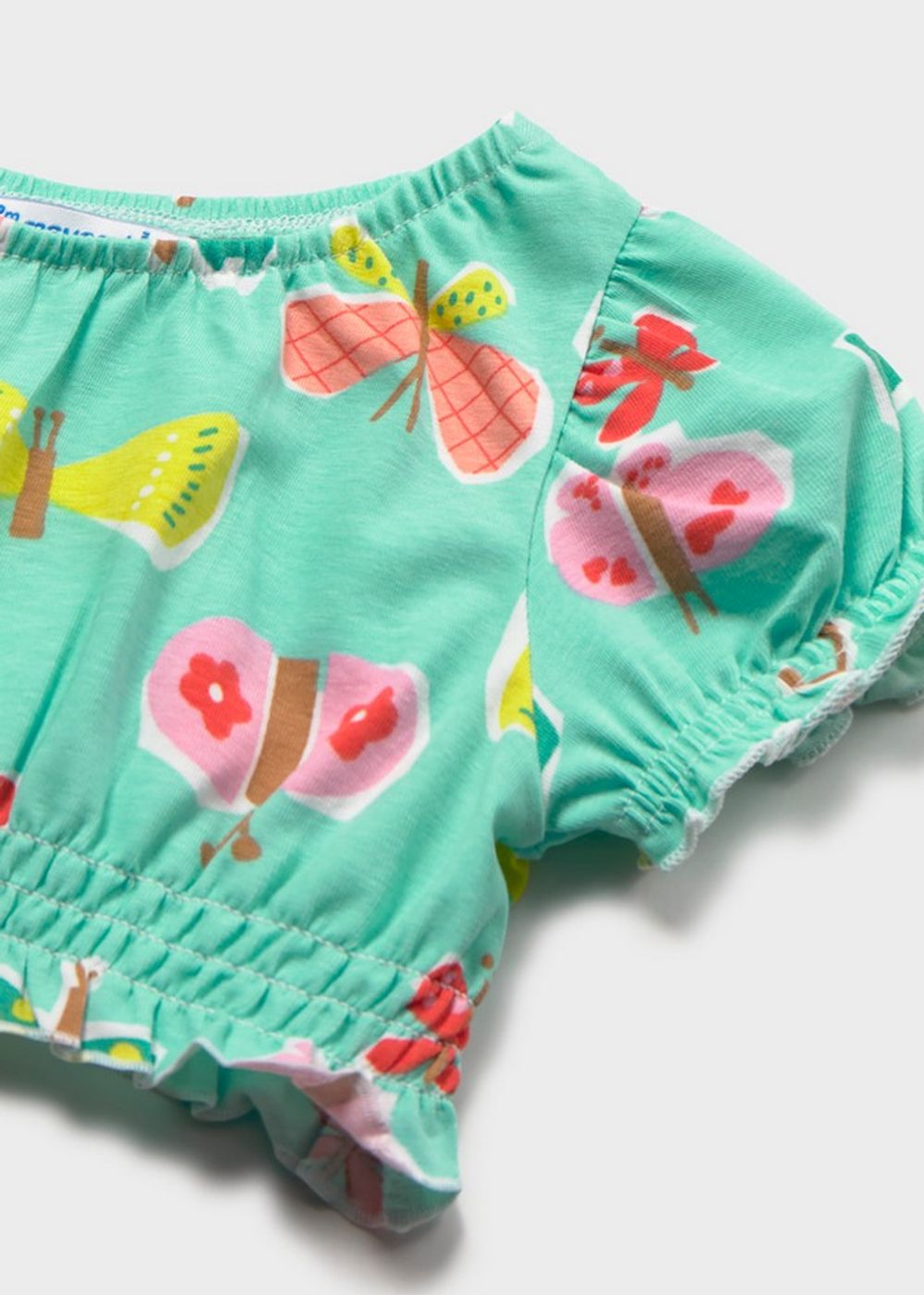 топ с юбкой и повязкой на голову