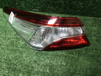 Фонарь левый внеш. Toyota Camry xv70 17-нв галоген