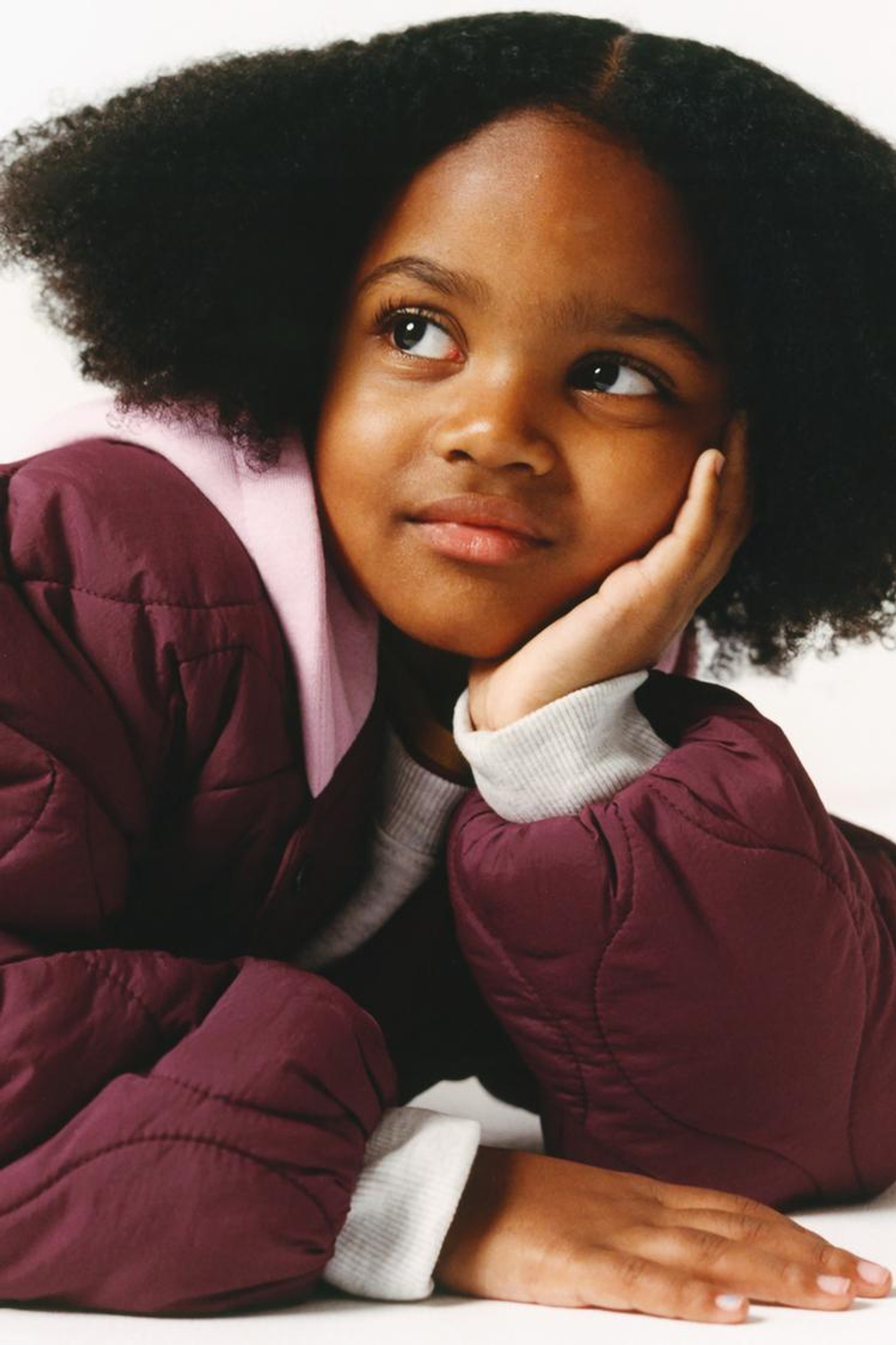 ZARA СТЕГАНАЯ КУРТКА С КАПЮШОНОМ И ВЫШИВКОЙ В ВИДЕ МЕДВЕЖОНКА, БУРГУНДИ