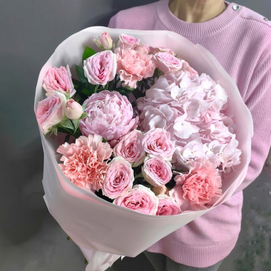 Авторский букет с пионом и гортензией